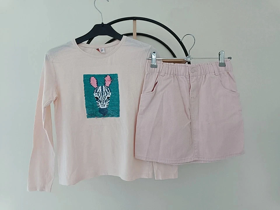 10 ans ensemble Teeshirt tape a l'oeil et jupe Gémo